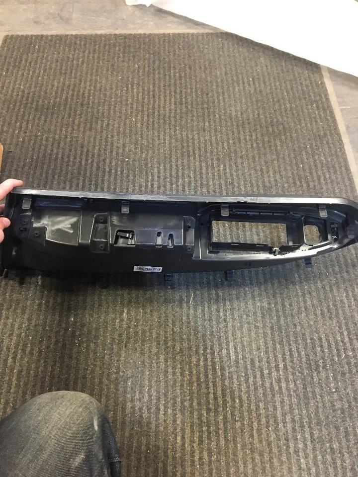 Panel de moldura de puerta genuino Dodge calibre 1KF511DVAB Foto 4 de 4