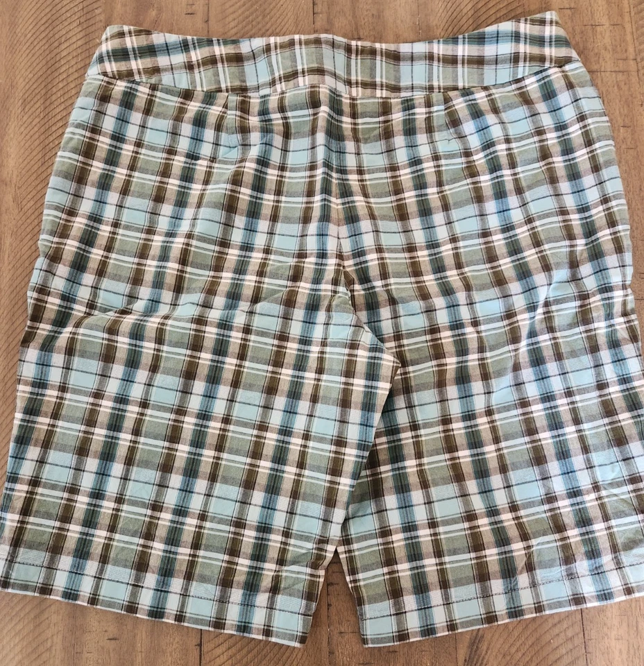 Pantalones Cortos Ann Taylor Para Mujer Talla 12 Verde A Cuadros Frente Plano Firma Calce Bermudas Foto 3 de 4