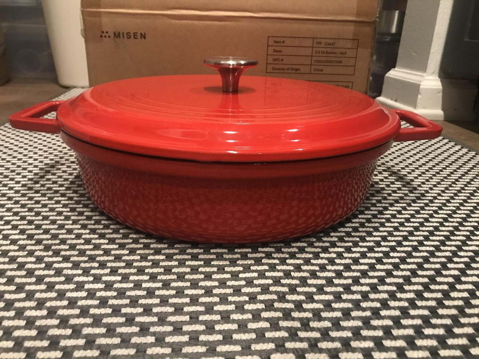Misen 5.5 QT Enameled Cast Iron Braiser – Red – NEW In Box – Dutch Oven Style