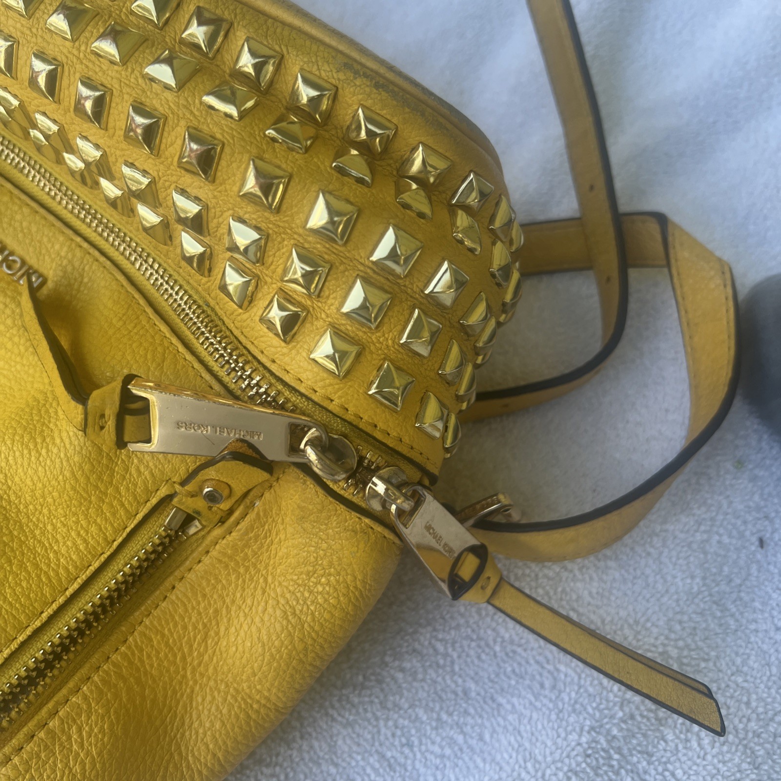 MICHAEL KORS Leather Medium Backpack Sunflower. - image 11