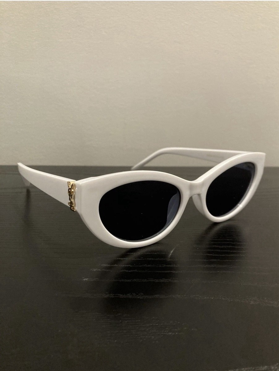 Yves Saint Laurent Women display picture 2