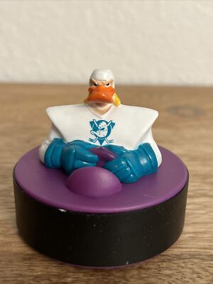 MIGHTY DUCKS NOSE DIVE VNTG MCDONALD HAPPY MEAL PLASTIC PUCK TOY