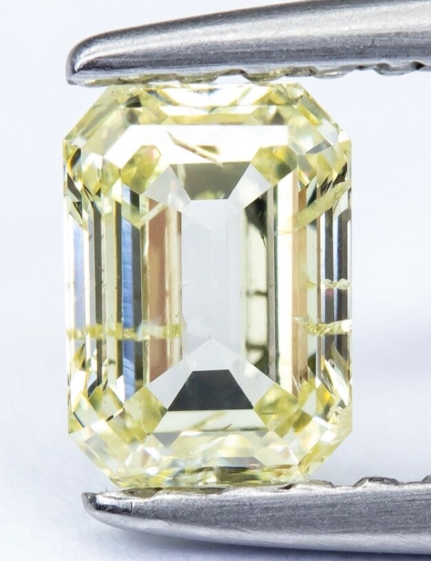 Diamant naturel jaune clair de 0.45 ct certifié GRA pour un cadeau d'anniversaire unique