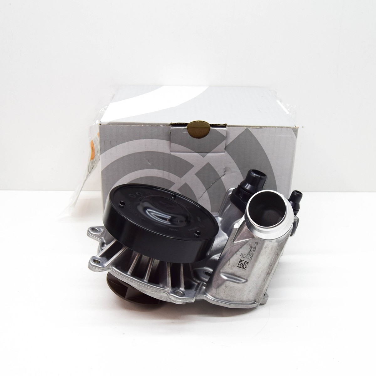 NEW BMW X3 M F97 ENGINE WATER PUMP 11518094658 ORIGINAL NO