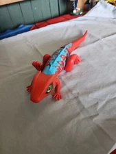 Robo Alive Lurking Realistic Lizard Battery-Powered Robotic Toy Red  Blue ZURU