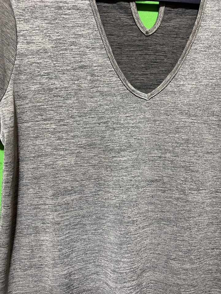 AB Studio Women’s Cutout Tee V-Neck Stretch Handkerchief Hem Top Green Medium - Image 4 of 4