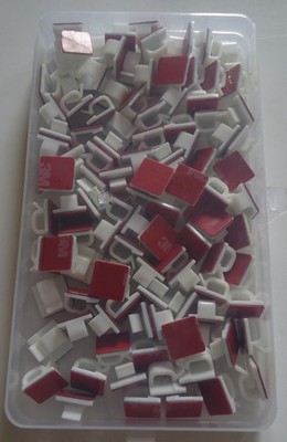 100 x selbstklebende Kabel Ordnung Clips x 100 Stück kleine Größe