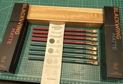 8 - Blackwing Pencils - 4  Matte Red & 4 Matte Green, In oil Rubbed Wooden Case!
