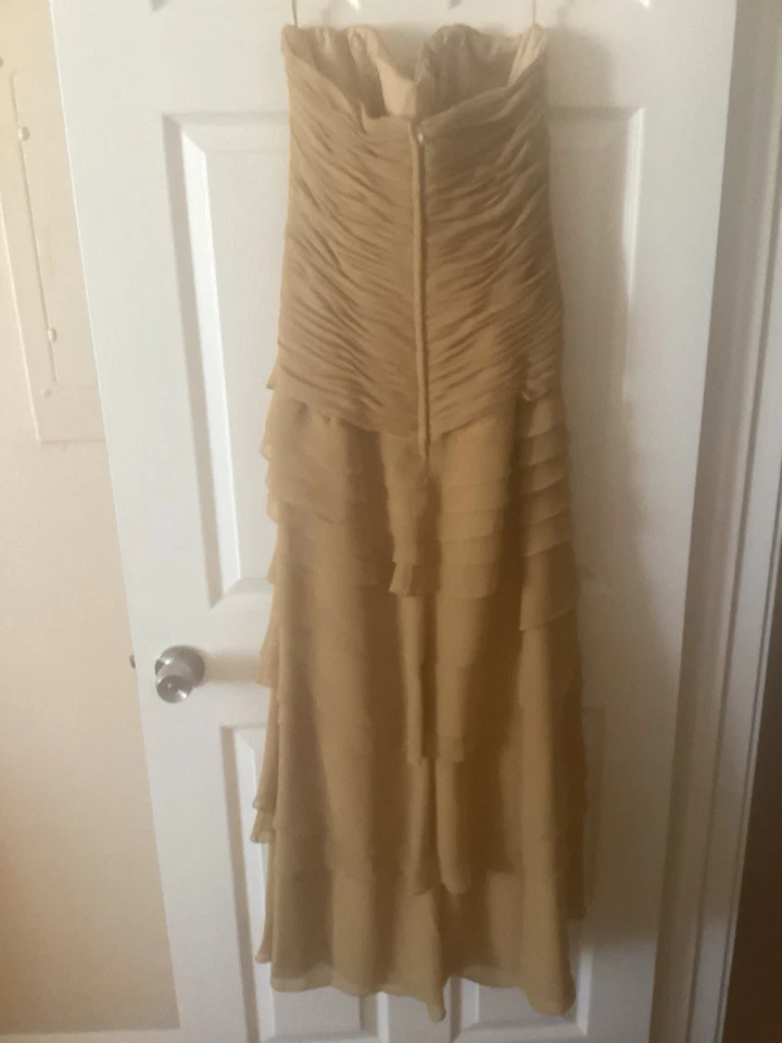 Beathifull Jovani Golden Open Shoulder Long Dress Size 14 For A Special occasio - Image 4 of 4