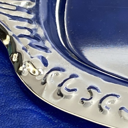 Vtg Unbranded Mini Ornate Stamped Metal Silvertone Serving Platter Tray Oval - Picture 3 of 10