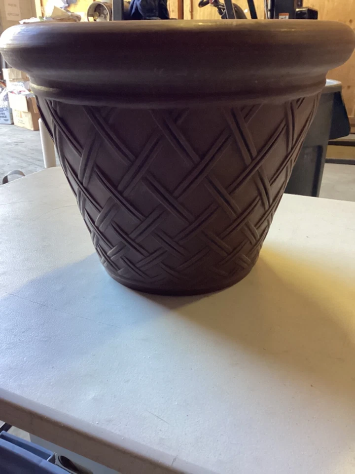 "Maceta Arcadia Garden Products 18"" marrón resistente a la intemperie PVC en terracota" Foto 2 de 4