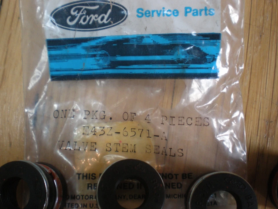 NUEVO DE LOTE 1986 1987 FORD MUSTANG 5,0 L VÁLVULA DE ADMISIÓN SELLOS DE VÁSTAGO E43Z-6571-A Foto 2 de 2