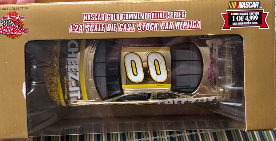 Larry Pearson 1999 Cheez-It Oro Nascar 1/24 Diecast Racing Champions  Foto 2 de 2
