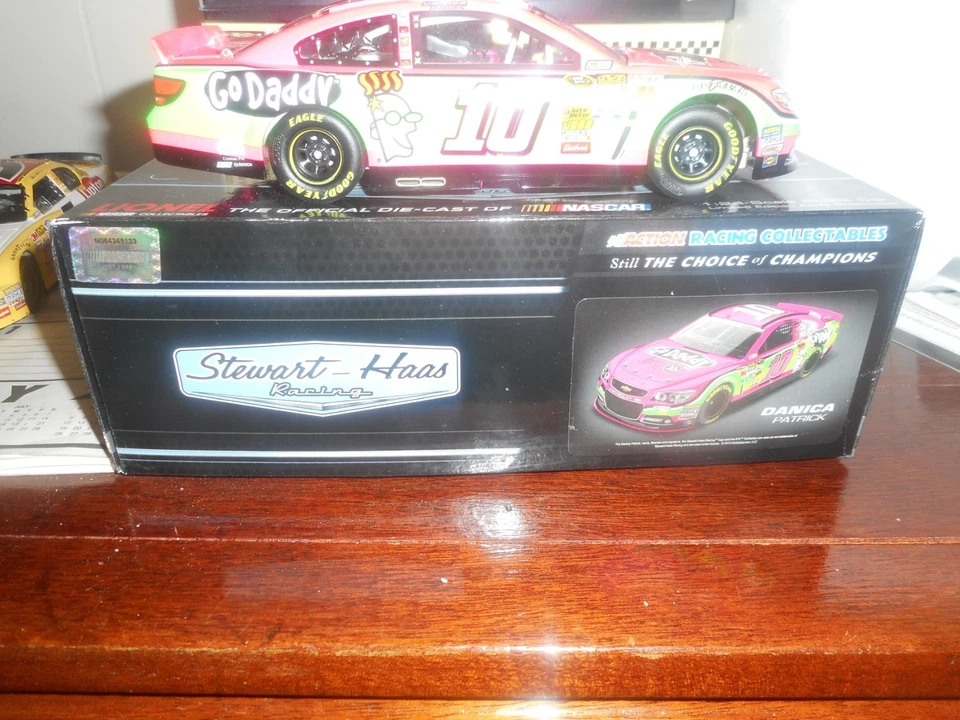 DANICA PATRICK #10 "PINK" GO DADDY.COM  2013 SS ACTION 1/24 CWC 1,488 EVER MADE! - Image 2 of 4