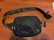 Lululemon Everywhere Unisex 1 L Belt Bag - Black 142500085 - Mint 