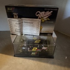 Revell 1:24 1996 Ford Thunderbird Miller 2 Rusty Wallace w/ Case