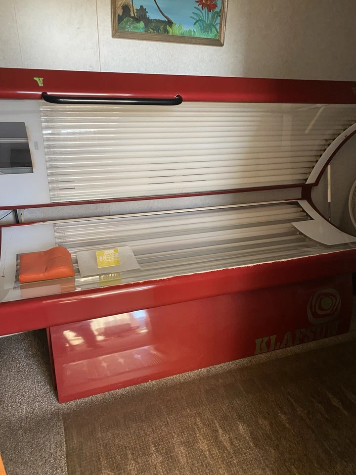 Tengo 4 camas de bronceado Klafsun a la venta. Son 32 bombillas. Foto 2 de 2