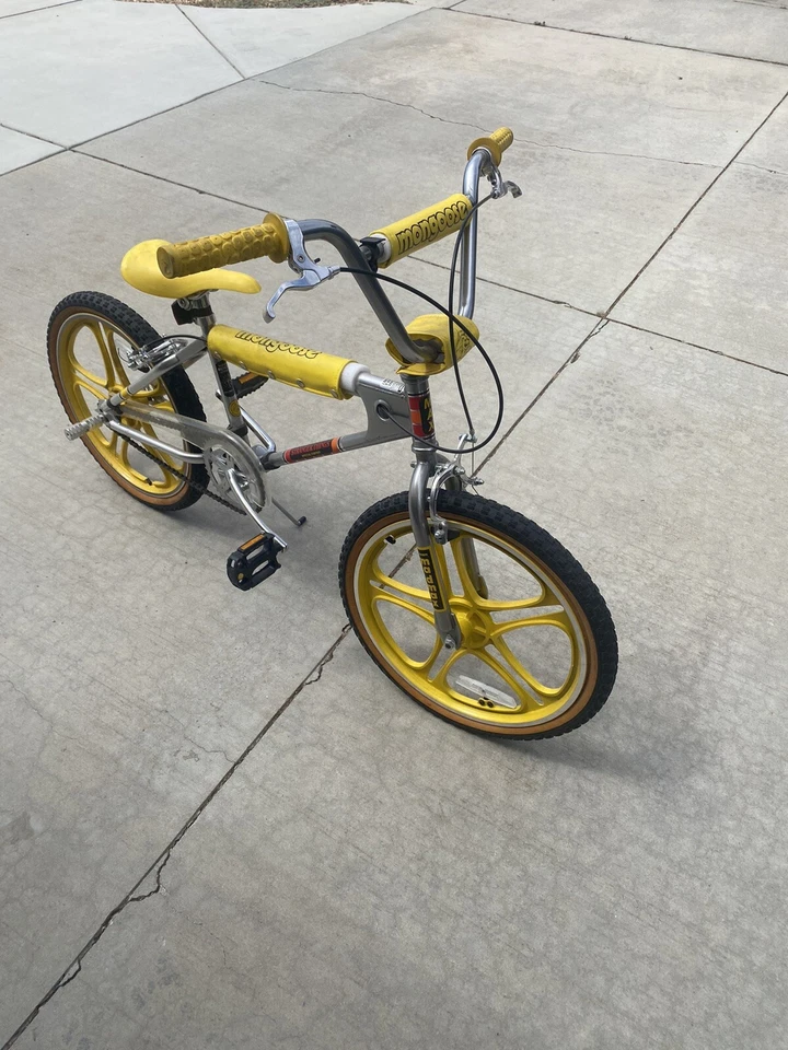 Mongoose Max Netflix Stranger Things 20 inch BMX Bike - Yellow - Image 2 of 4