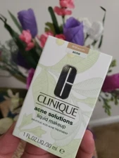 Clinique Acne Solutions Liquid Makeup "Neutral - CN 52" Size 1oz. NIB $39