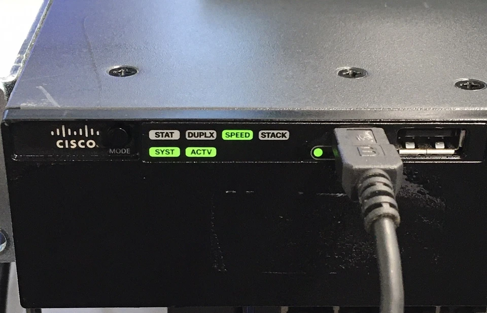 Cisco Catalyst 3650 WS-C3650-24TS 24 Port 4X1G Ethernet Switch RackearsPSU E5089 - Image 3 of 4