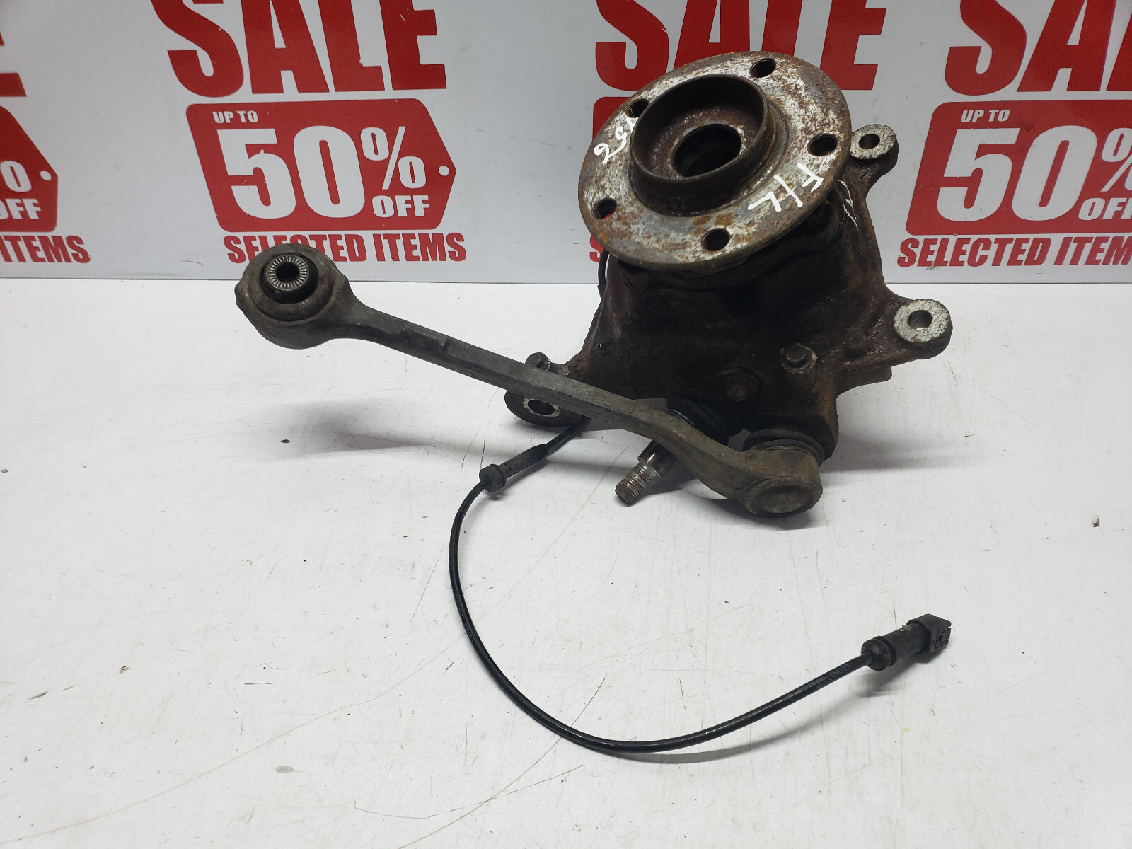 BMW F25 X3 F26 X4 FRONT LEFT WHEEL KNUCKLE 6787679 31216787679  