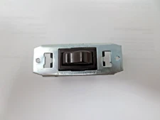 UND LAB INC. LIST 15A, 120-227 V 6A-125V  AC ONLY ON-OFF SWITCH