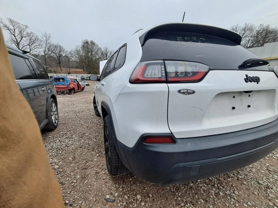 Chassis ECM Body Control BCM Fits 20-21 CHEROKEE 2670132 - Image 3 of 4