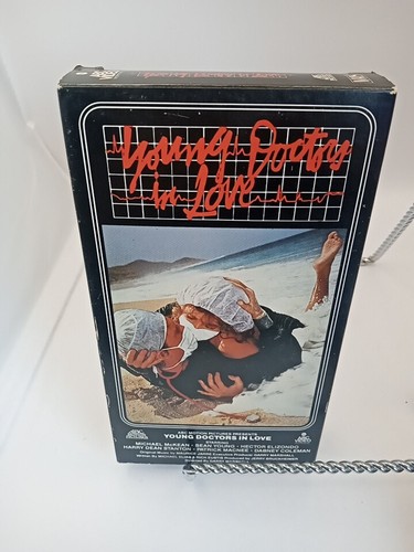 Young Doctors In Love VHS 1982 VCR Video Tape Movie Michael McKean Sean Young - 第 1/2 張圖片