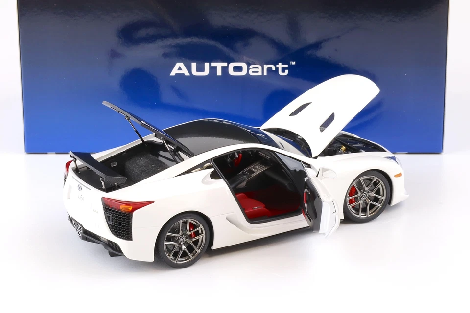 1:18 AUTOart Lexus LFA 2010 Bianco Whiter/ Tetto Nero In Carbonio 78851 - Immagine 4 di 4