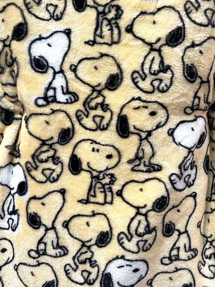 Manta de felpa con estampado SNOOPY amarilla 60x70 pulgadas Foto 2 de 3