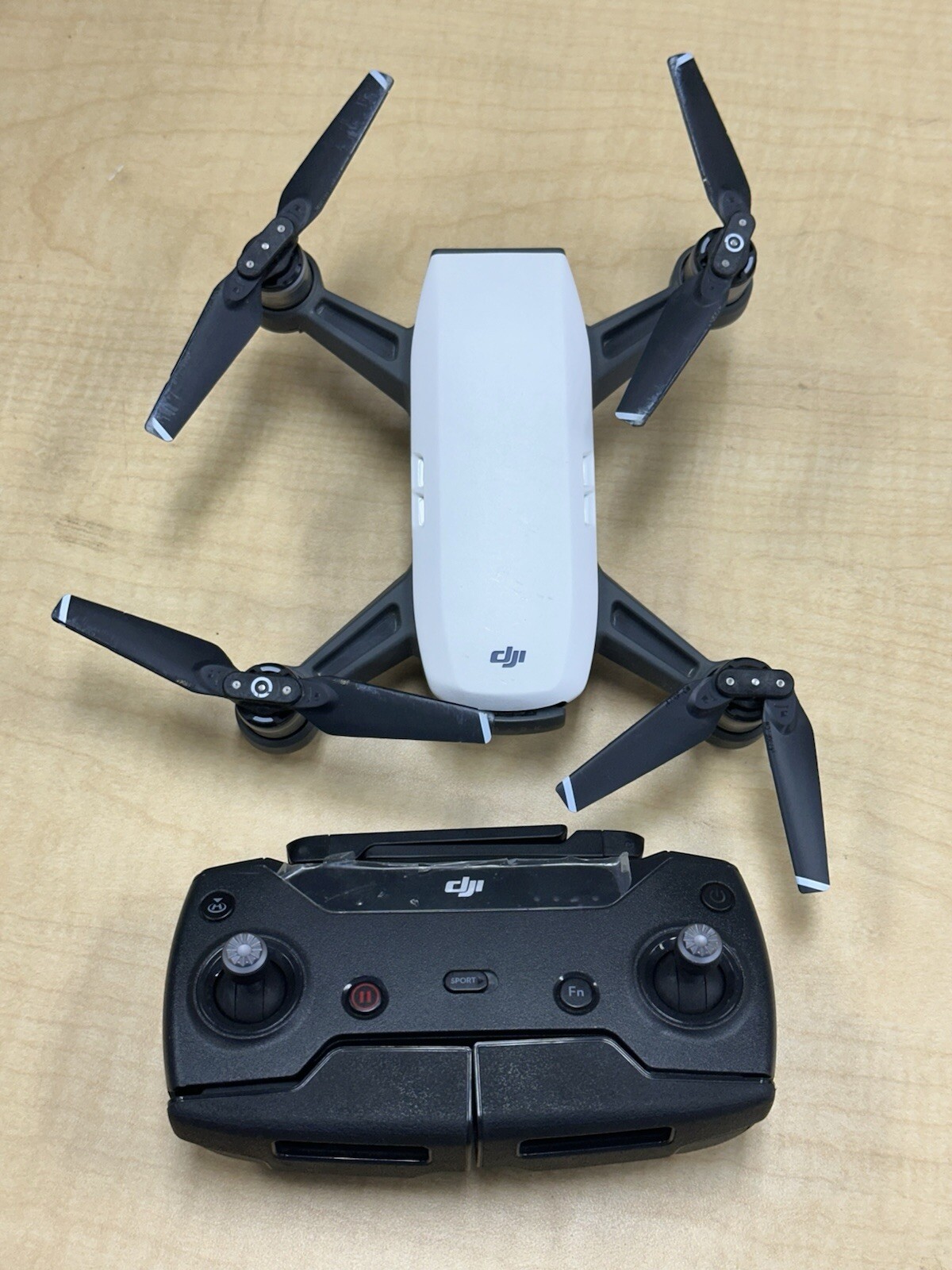 DJI SPARK DRONE + CONTROLLER (WHITE) Gimbal TESTED  WORKING (NO BATTERY)-image