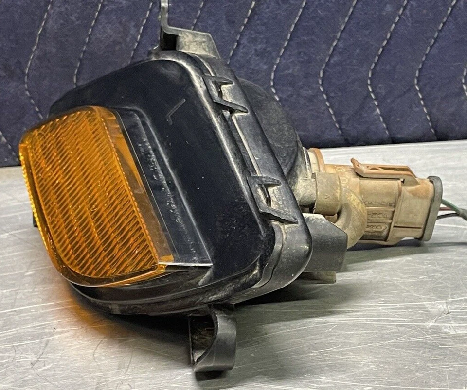 2003 Ford Escort ZX2 Driver LH Grille Mount Turn Signal Parking Lamp Assembly - Image 4 of 4