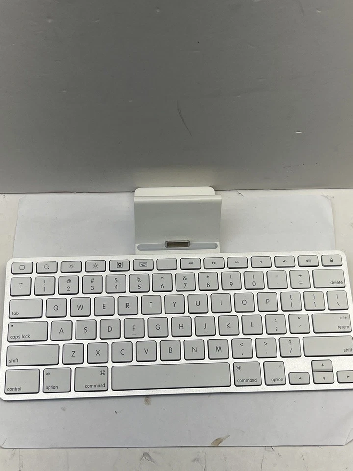 Apple A1359 Weiß Tragbare iPad Tastatur Dock Originalverpackt (3070)