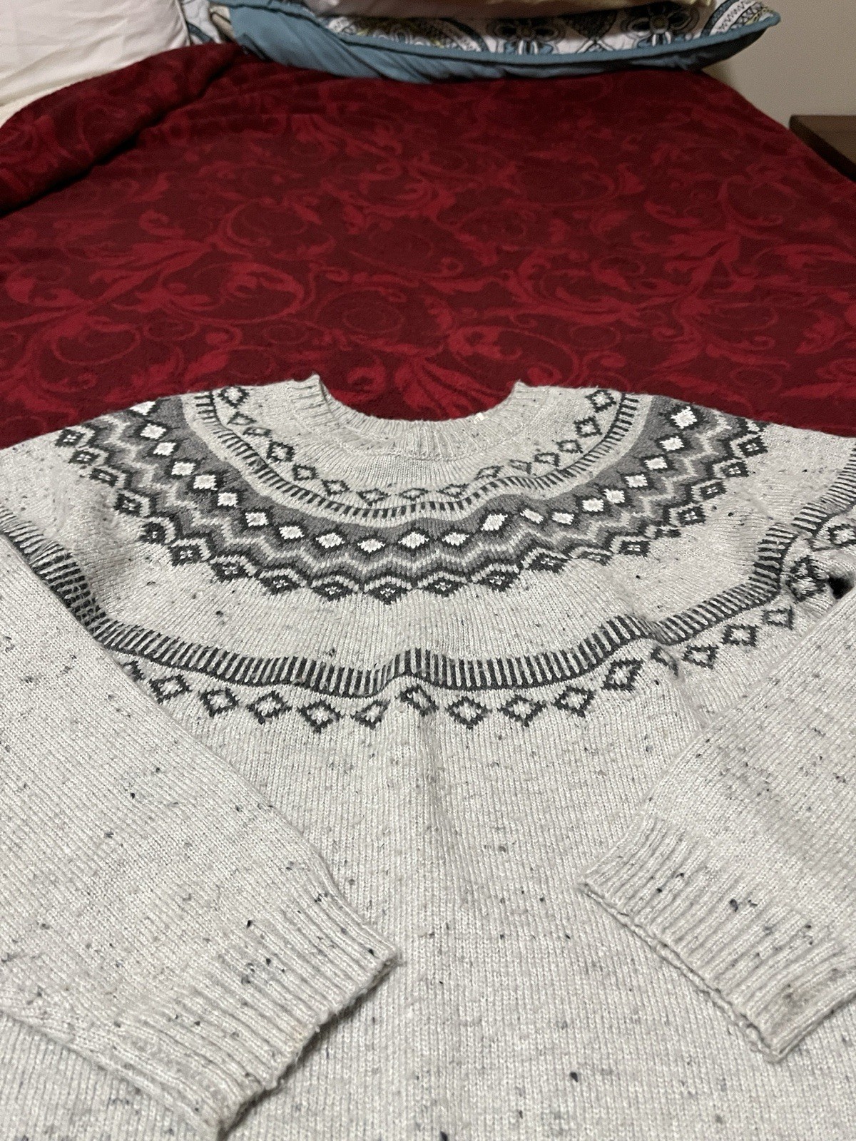 Chic gray sweater with geometric patterns. Ideal … - image 4