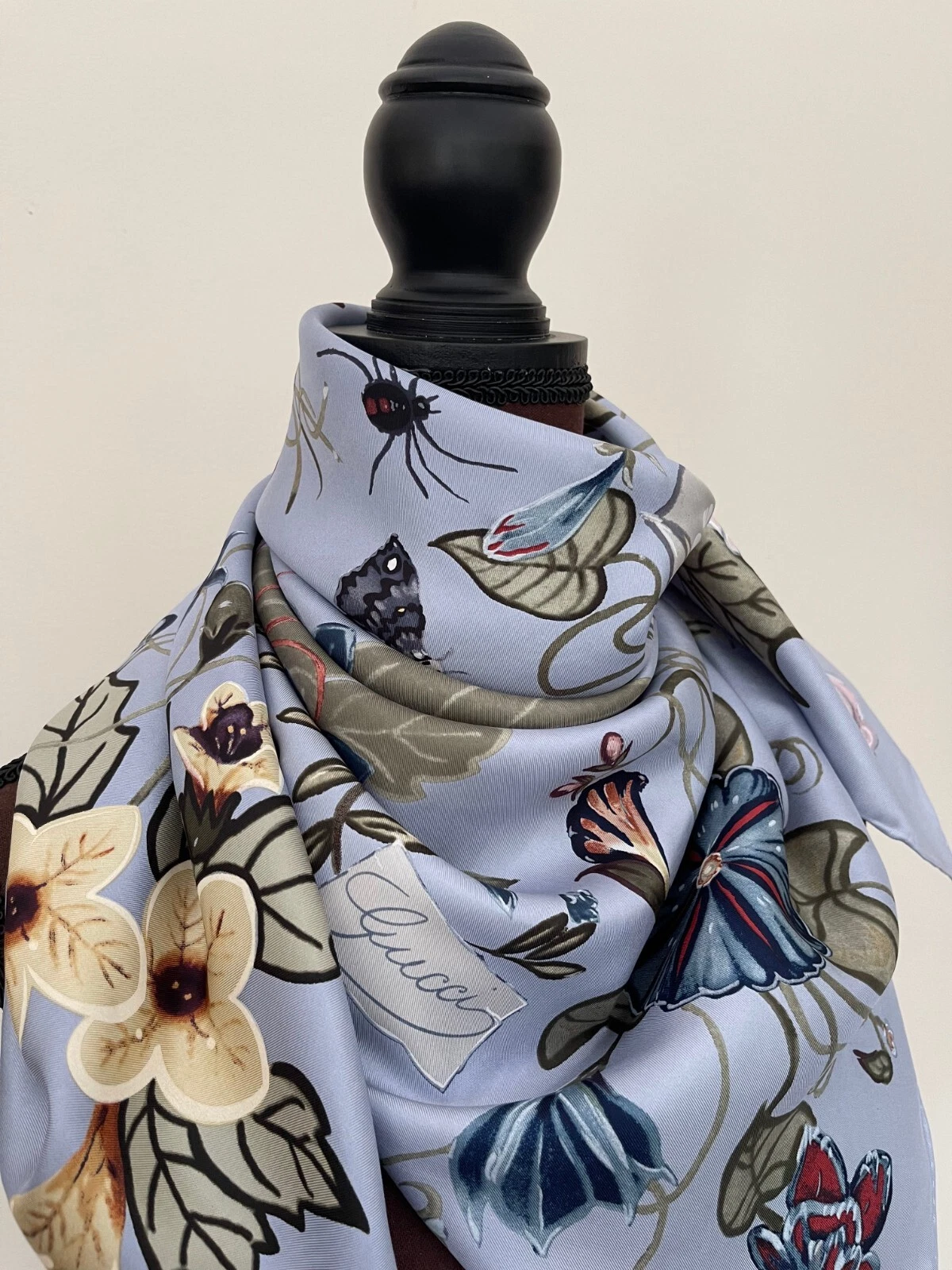 New Unisex Gucci Scarf Kris Knight Flora Print Blue Silk Wrap wth Gucci Gift Box