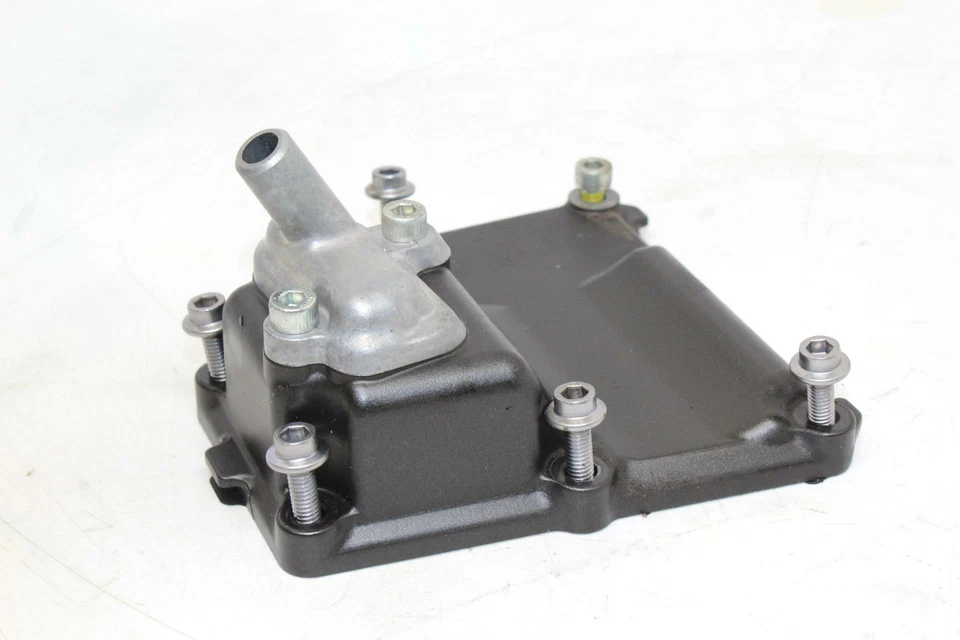 2009-14 Yamaha Yzf R1 Engine Motor Breather Box oem - Image 3 of 4