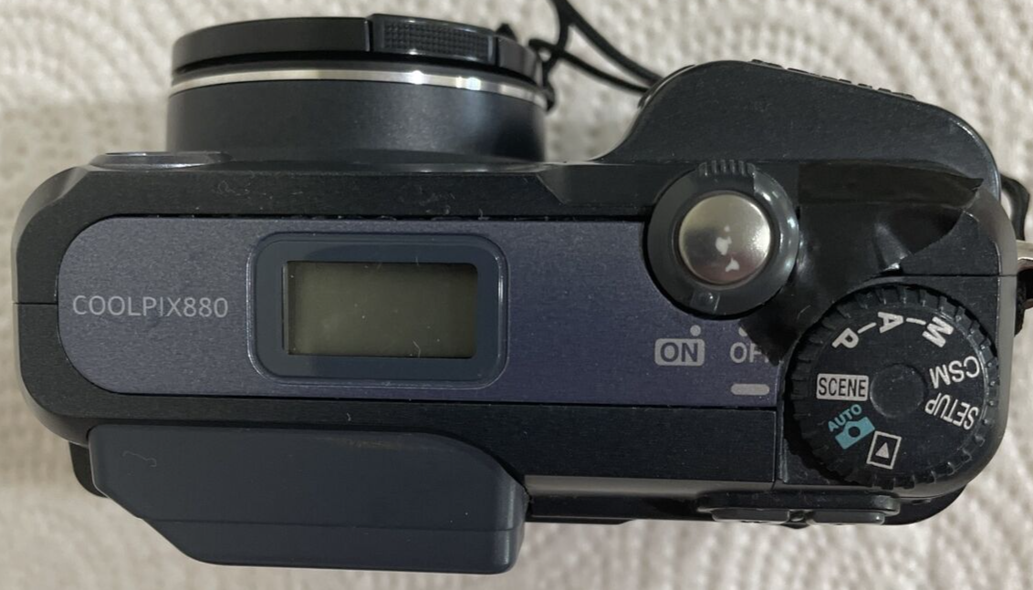 Nikon Coolpix 880 3.3 MP Digital Camera - WORKS, PLEASE READ Nikon Coolpix 880 3.3 MP Digital Camera - WORKS, PLEASE READ