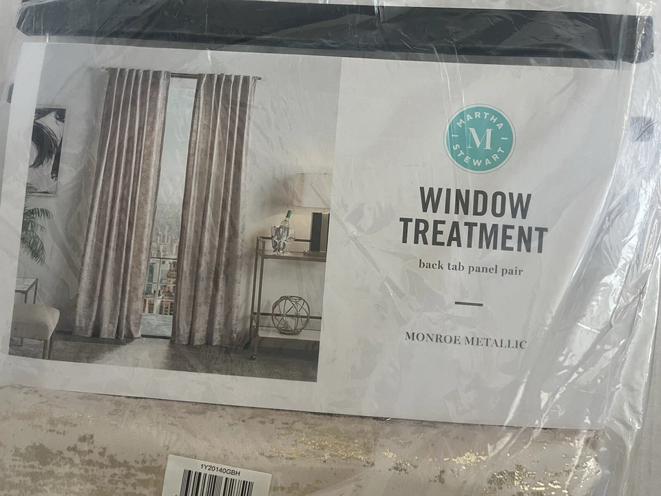 Par de paneles de pestañas traseras para tratamiento de ventanas metálicas Martha Stewart Monroe Foto 2 de 4