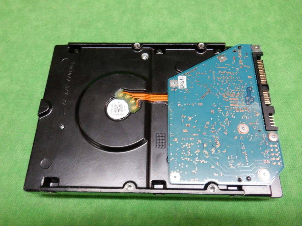 Toshiba HDEPF12NAA51 3.5" 4TB SAS 12.0 Gb/s 7200RPM Hard Drive - Image 3 of 3