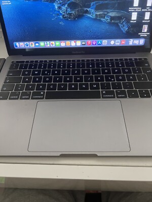macbook pro 2017 -13 inch, 2017, Two Thunderbolt 3 ports