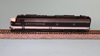 Proto 2000 Series E8/9 Locomotive HO Scale No. 21010 Southern 6910