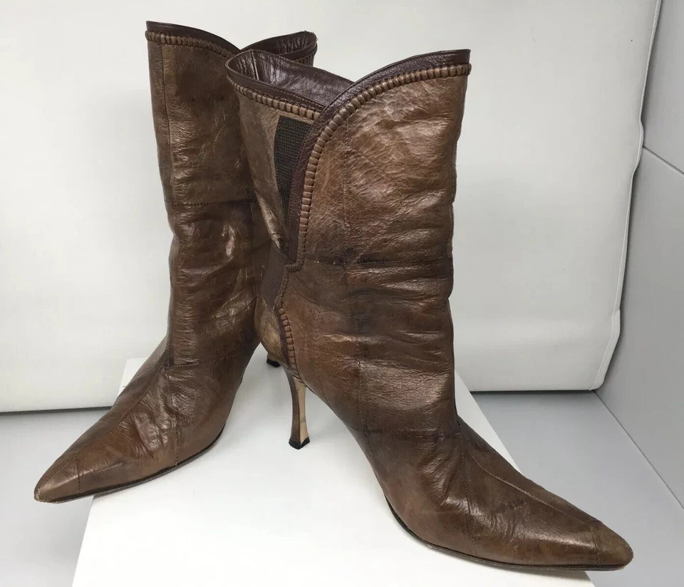 Botines MANOLO BLAHNIK 9M $1495 Cuero Marrón Texturizado Tacón Alto Punta Punta Foto 2 de 4