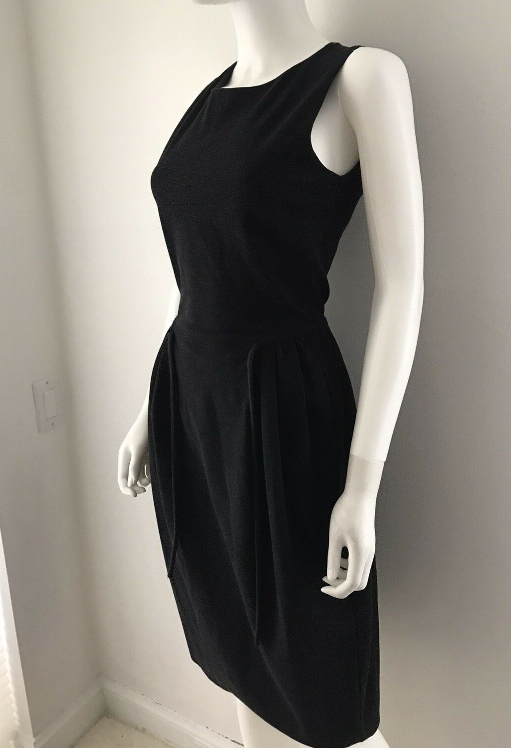 Abito da donna Yves Saint Laurent collo rotondo senza maniche lungo ginocchio grigio 36