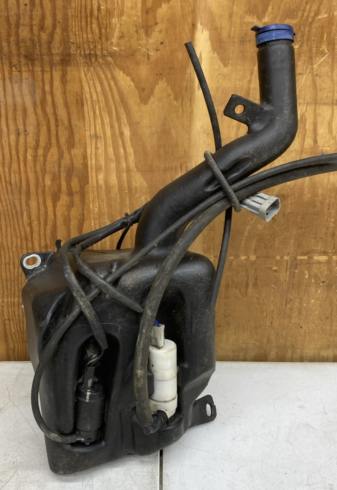 03-08 Maserati Quattroporte M139 Windshield Washer Fluid Reservoir 980145001
