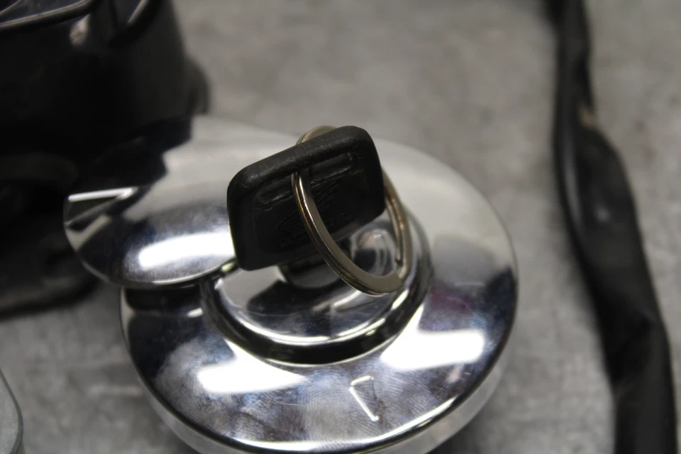 10-13 HONDA SHADOW RS 750 VT750RS IGNITION LOCK KEY SET W/ GAS CAP BB718 - Image 4 of 4