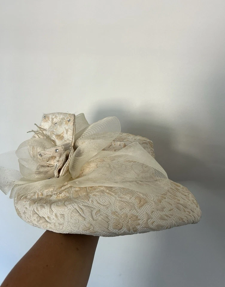 Sombrero de vestir/iglesia de alta costura marfil Perche Foto 2 de 3