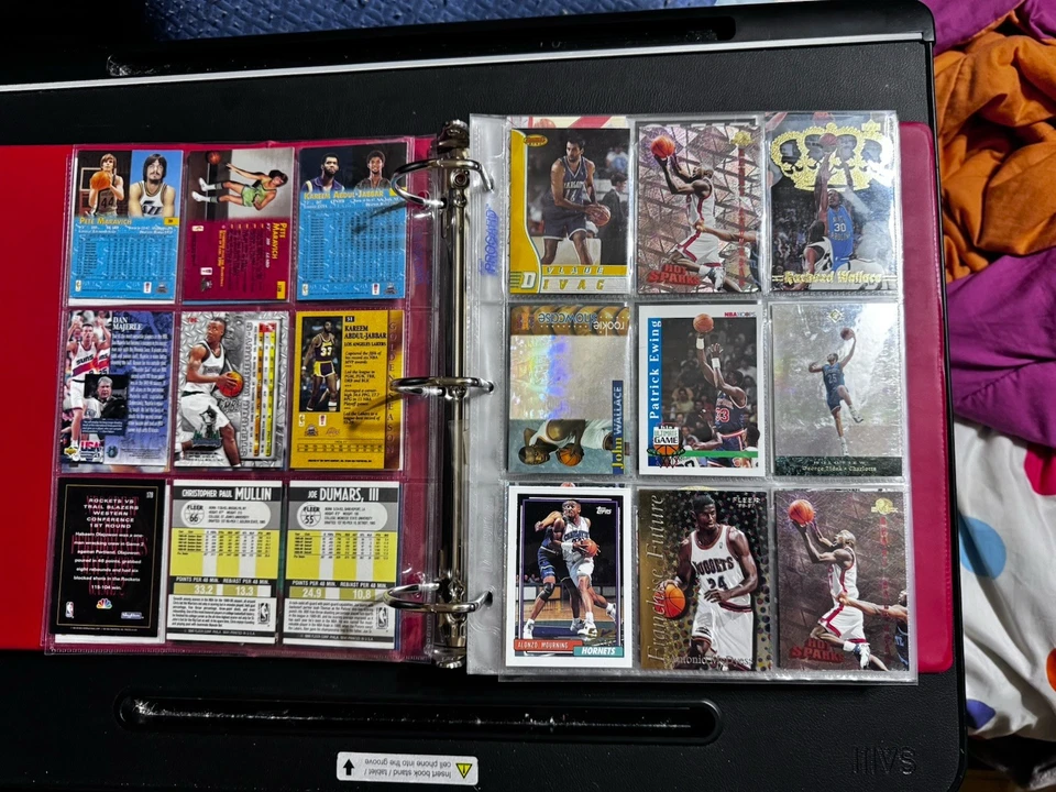 Lote de 243 - Tarjetas de baloncesto en carpeta - Estrellas/Novatos/Insertos/HOFers... Foto 3 de 4