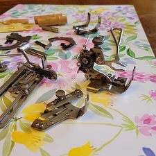 Vtg Sewing Machine Feet & Accessory Lot 18+ Pcs Ruffler Rolled Hem 1950's Dress