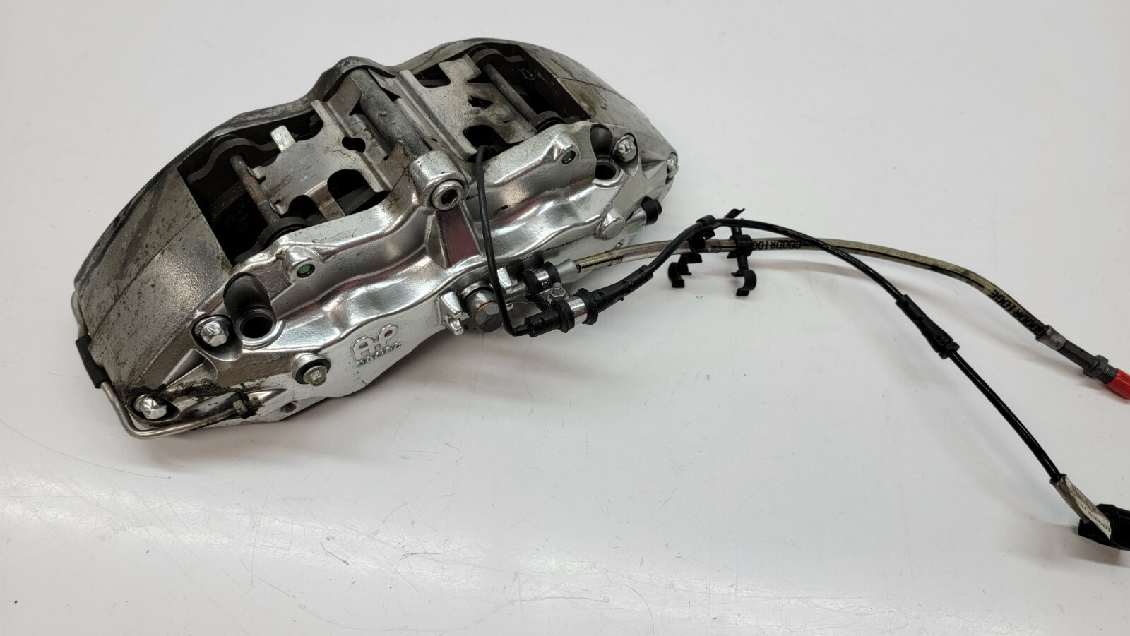 MCLAREN 650 S FRONT LEFT DRIVER BRAKE CALIPER WITH HOSE LINE OEM 11C0063CP 