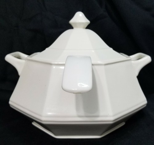 Vintage White Octagonal Soup Tureen with Lid & Plastic Ladle - 10" x 8.5" Tall - Picture 7 of 15